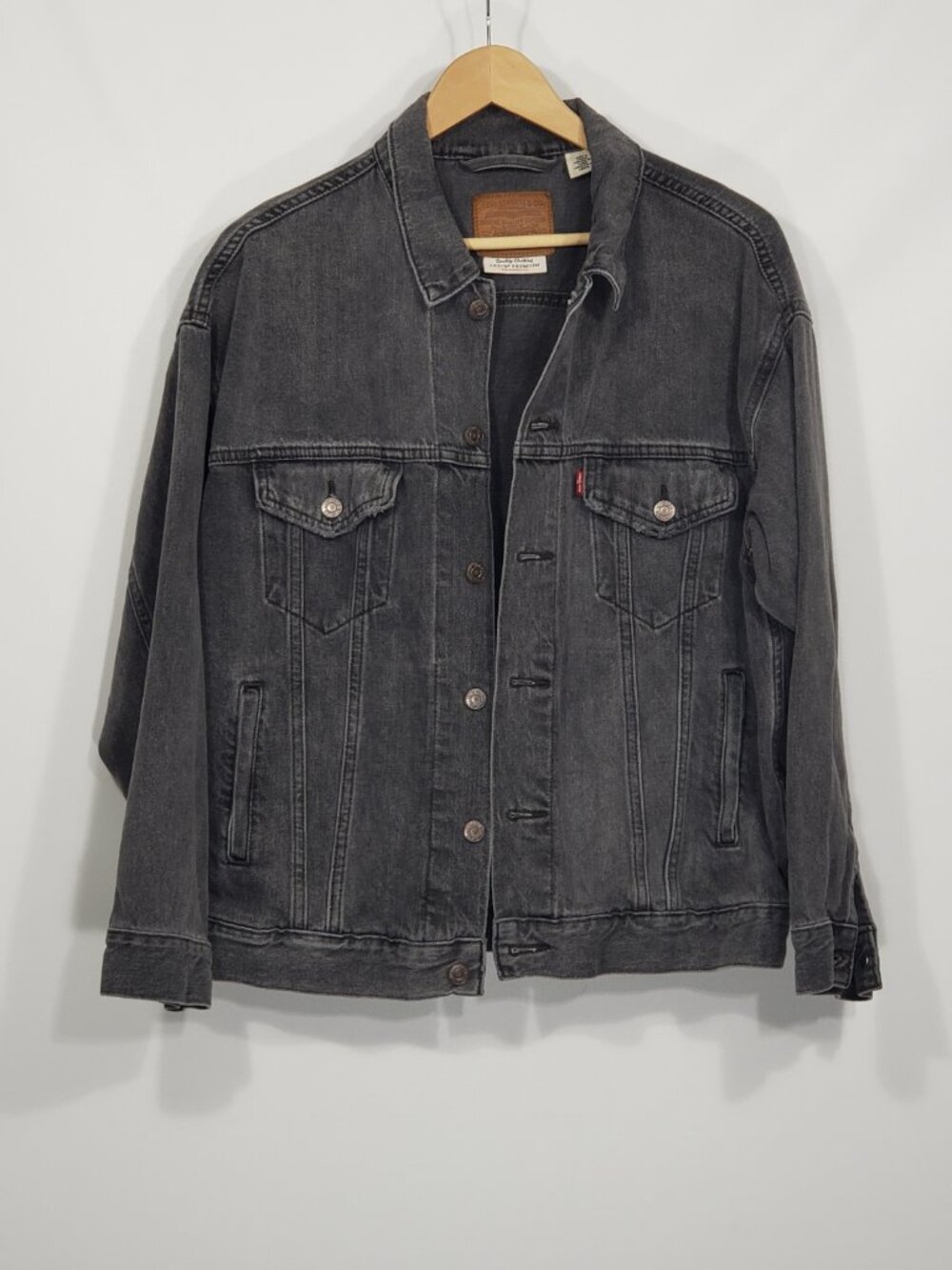 Levi's  Premium Big E  Faded Black Denim Trucker Jacket  Mens XL  Button Front